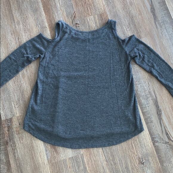 Cherish Cozy Gray Cold Shoulder Top L - Picture 6 of 6